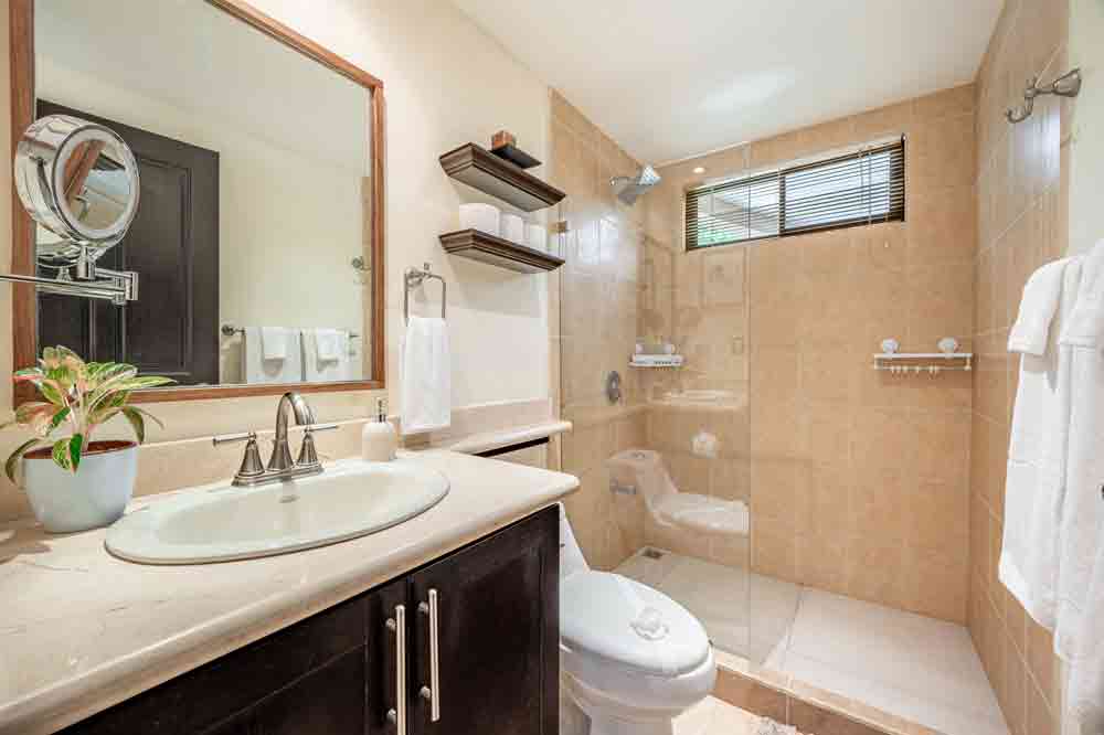 Orchid I bathroom
